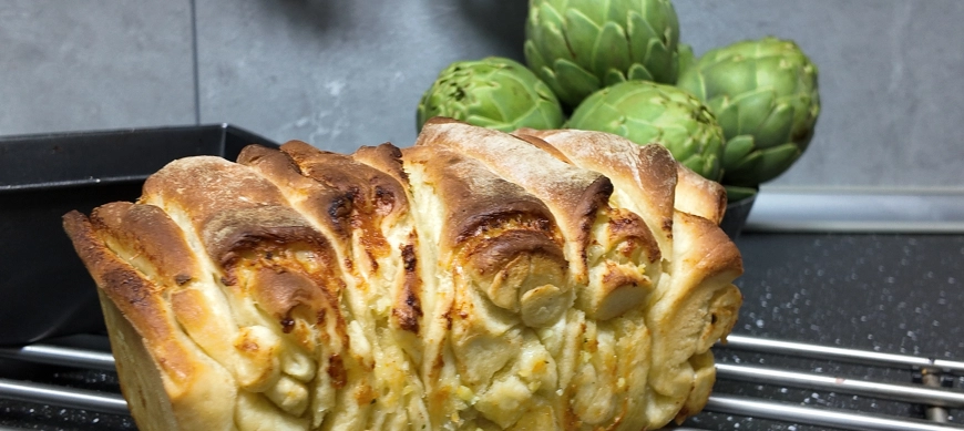 PAN PLEGADO CON AJO Y ALBAHACA