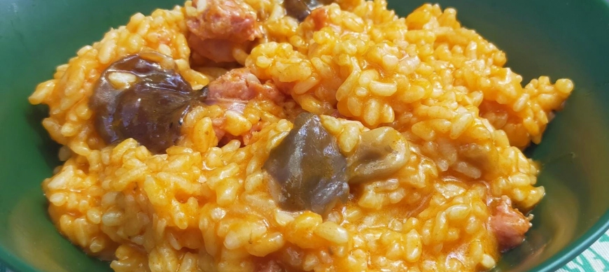 Arroz con setas y botifarra o salchichas