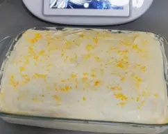 Step <p>Espolvoree con piel de naranja rallada y cacao en polvo, corte y sirva</p> illustration