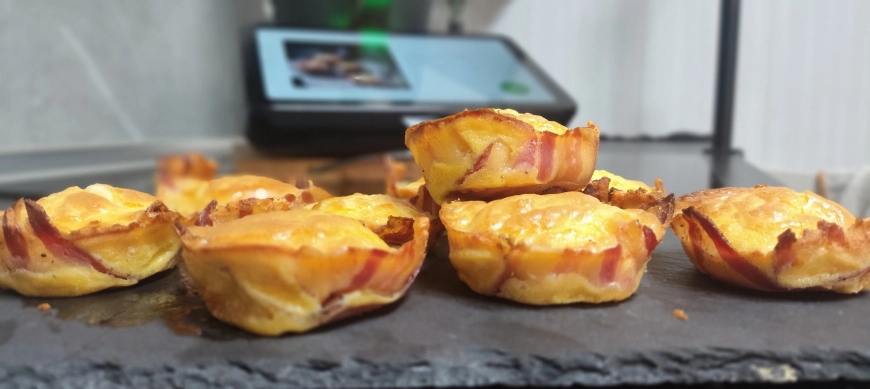 MUFFINS DE HUEVO Y BACON