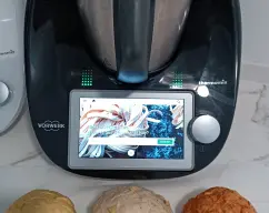 Step <p>Poner en el vaso el queso y rallar 10 seg, vel 7 RESERVAR</p> illustration