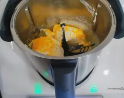 Step <p>Añada el queso mascarpone y la piel de naranja y mezcle 30 seg/vel 3. Retire la mariposa.</p> illustration