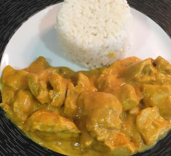 Pollo al curry con arroz