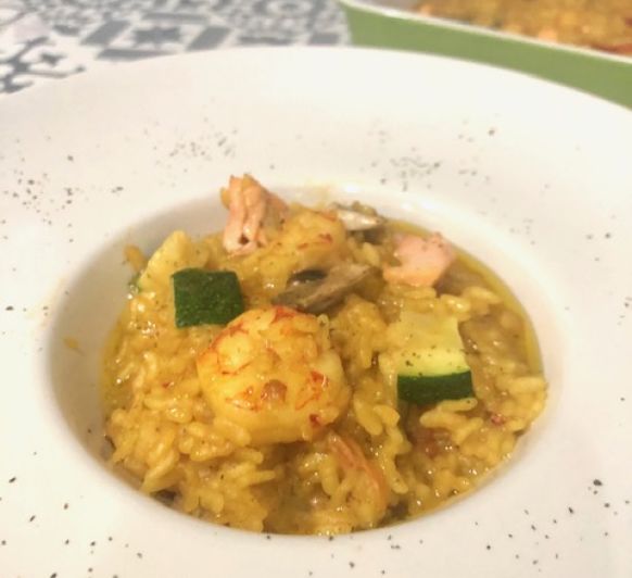 ARROZ CREMOSO DE GAMBONES, SALMÓN Y VERDURAS A ALTA TREMPERATURA.